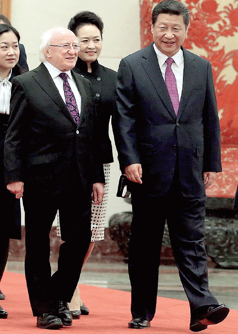 President Xi Jinping, accompanied by his wife, Peng Liyuan, welcomes Irish President Michael Higgins at the Great Hall of the People in Beijing on Tuesday. Wu Zhiyi / China Daily