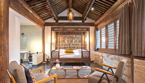 A room at the private club in Songzhu Temple where guests can stay overnight. [Photo/Xinhua]  