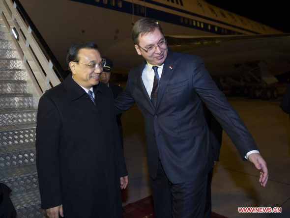 Chinese Premier Li Keqiang (L) is greeted by Serbian Prime Minister Aleksandar Vucic at the airport upon his arrival in Belgrade, Serbia, Dec 15, 2014. Chinese Premier Li arrived here for a leaders' meeting of China and Central and Eastern European (CEE) countries, and an official visit to Serbia. (Xinhua/Huang Jingwen)