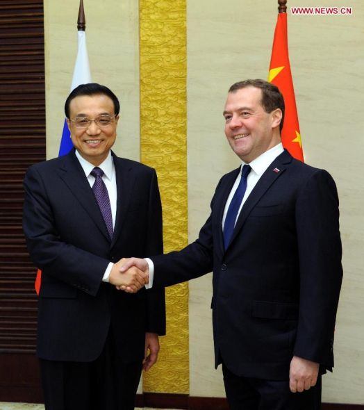 Chinese Premier Li Keqiang (L) meets with Russian Prime Minister Dmitry Medvedev in Astana, Kazakhstan, Dec 15, 2014. (Xinhua/Rao Aimin)