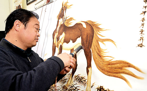 Henan-based artist Zhan Dongsheng has worked for decades to hone his skills of traditional iron-painting. [Photo by Xiang Mingchao/China Daily]  