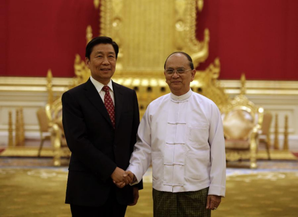 Myanmar President U Thein Sein (R) shakes hands with visiting Chinese Vice President Li Yuanchao in Nay Pyi Taw, Myanmar, Dec. 16, 2014. (Xinhua/U Aung)