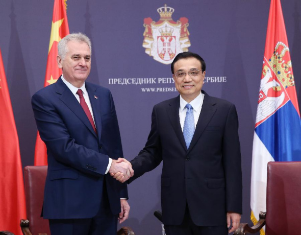 Chinese Premier Li Keqiang (R) meets with Serbian President Tomislav Nikolic in Belgrade, Serbia, Dec. 18, 2014. (Xinhua/Yao Dawei)