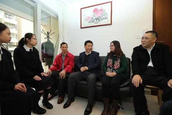 Chinese President Xi Jinping (3rd R) pays a visit to Macao citizen Tam Yuk Ngor (2nd R) and her family, who live at the Seac Pai Van public housing estate, in south China's Macao, Dec. 19, 2014. (Xinhua/Lan Hongguang)