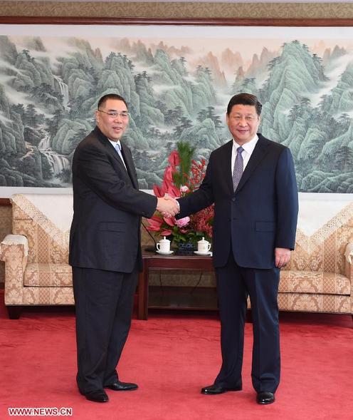 Chinese President Xi Jinping (R) meets with Chui Sai On, Chief Executive of the Macao Special Administrative Region, in south China's Macao, Dec. 19, 2014. (Xinhua/Liu Jiansheng)