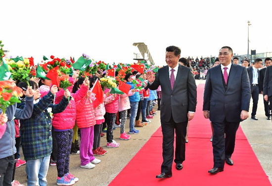 Chinese President Xi Jinping waves to people at the airport in Macao, south China, on Dec. 20, 2014. Xi ended his two-day visit to Macao on Saturday after attending celebrations marking the 15th anniversary of Macao's return to China and the inauguration of the fourth-term government of the Macao Special Administrative Region. (Xinhua/Li Tao)