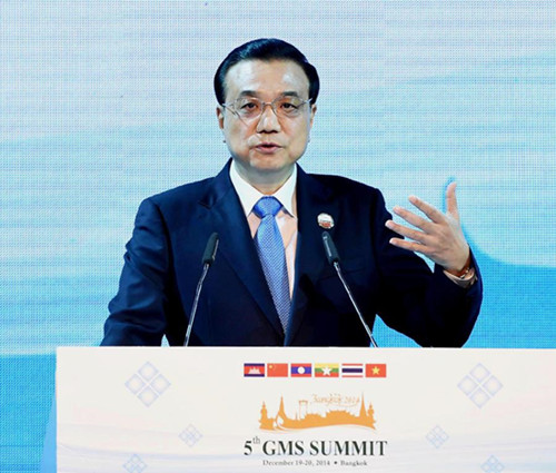 Chinese Premier Li Keqiang delivers a speech at the opening ceremony of the fifth summit of the Greater Mekong Subregion (GMS) Economic Cooperation in Bangkok, Thailand, Dec. 20, 2014. (Xinhua/Rao Aimin)