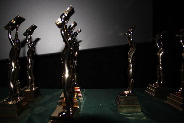 The golden trophies, as well as the red carpet, show respect to writers. [Photo by Mei Jia/China Daily]  