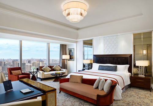 Located in the heart of Chengdu's business district, the 29-story St. Regis Chengdu boasts 279 guestrooms and suites. It stands as a new icon of the city and the address for ultimate luxury. [Photo provided to chinadaily.com.cn]