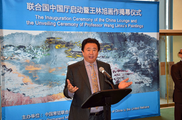 Chinese painter Wang Linxu speaks at the inauguration ceremony of the China Lounge at the UN Headquarters in New York on Monday. [Lu Huiquan/for China Daily].