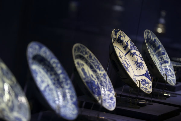 Ming-Qing Export Porcelain from Shanghai Museum and the Palace Museum exhibition is ongoing in the Palace Museum. [Photo by Jiang Dong/China Daily]  