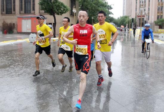 File photo of Yu Liang (C) [Photo/Xinhua]