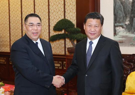 Chinese President Xi Jinping (R) meets with Macao Special Administrative Region Chief Executive Chui Sai On in Beijing, capital of China, Dec. 26, 2014. Chui is in Beijing to report his work to the central government. (Xinhua/Pang Xinglei)