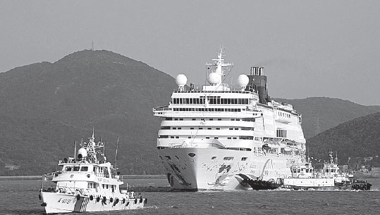 The Star Aquarius from Taiwan approaches the new cruise port at Zhoushan on Oct 13. Photo Provided to China Daily  