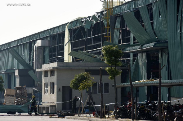 Photo taken on Dec 31, 2014 shows the accident site after a gas blast rocked a plant of the Fuwa Engineering Manufacturing Co. Ltd. in the Shunde District of the industrial city of Foshan, south China's Guangdong province. (Xinhua/Liang Xu) 