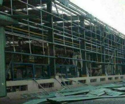 The Fuhua Machinery plant is left in rubble after a powerful explosion killed 17 people and injuried 20 others in Foshan city, South China's Guangdong province, Dec 31, 2014. Southern Metropolis Daily posted the photo on Sina Weibo.  