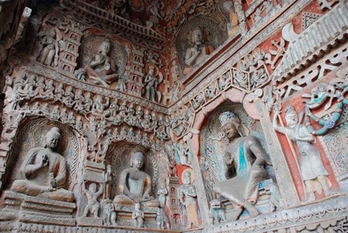 Located near Datong City, the Yungang Grottoes contain 252 shrines and over 51,000 statues, representing outstanding Buddhist grotto art from the 5th and 6th centuries.