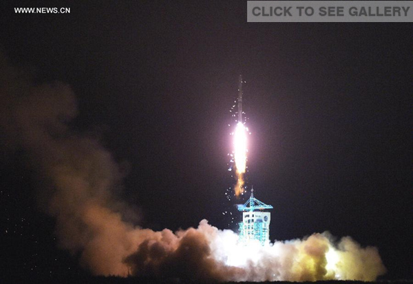 A Chinese Long March-4C rocket carrying the Yaogan-25 remote sensing satellite blasts off from the launch pad at the Jiuquan Satellite Launch Center in Jiuquan, northwest China's Gansu province, Dec 11, 2014. (Xinhua/Yan Yan)