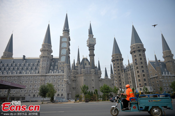 Photo taken on May 24, 2014 shows a college building in Shijiazhuang, Hebei province which resembles Hogwarts, the magical school in the hit Harry Porter films. The building in a campus of the Hebei Academy of Fine Arts costs 2.4 billion yuan ($384 million) and is an animation industry base, not for teaching. [Photo: CFP]