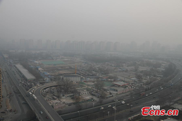 Buildings are seen amid the heavy smog in Beijing, capital of China on Saturday,January 3, 2015. According to statistics from China's Ministry of Environmental Protection, the air quality index was 186, and the level of PM2.5 was 142 as of 9 am, signaling moderate pollution. [Photo: China News Service/ Liu Xianguo] 