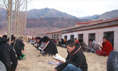 Students recite Tibetan grammar. Photo: Courtesy of Jigme Gyaltsen Welfare School