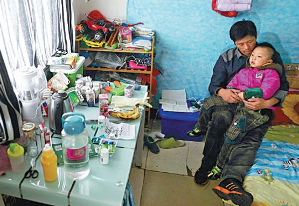 Li Shuyi, 5, has been diagnosed with acute lymphoblastic leukemia. His family has spent all their savings to treat his illness. Gao Bo / for China Daily