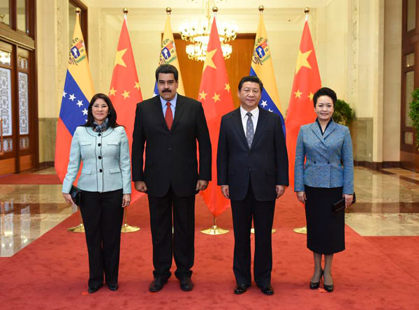 President Xi Jinping (2nd R) and his wife Peng Liyuan (1st R) pose for photo with Venezuelan President Nicolas Maduro Moros (2nd L) and his wife before their meeting in Beijing, Jan 7, 2015. [Photo/Xinhua]  