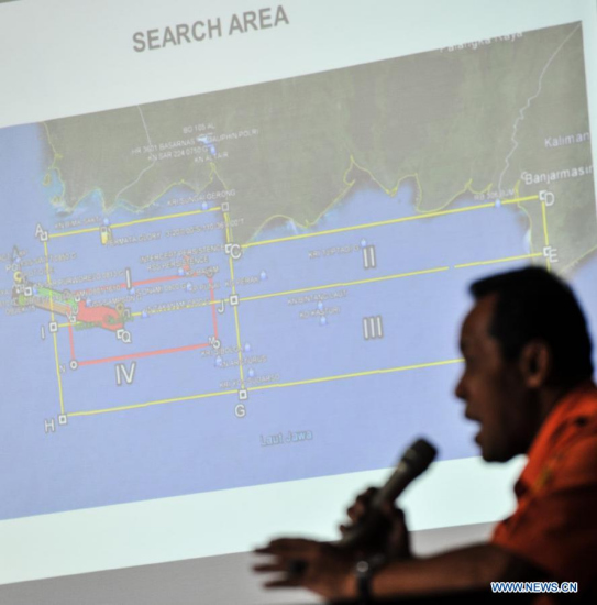 ambang Soelistyo, head of Indonesia's National Search and Rescue Agency, shows the possible area of the blackbox during the 13th searching and evacuation of the AirAsia Flight QZ8501, in Jakarta, Indonesia, Jan. 9, 2015. (Xinhua/Veri Sanovri)