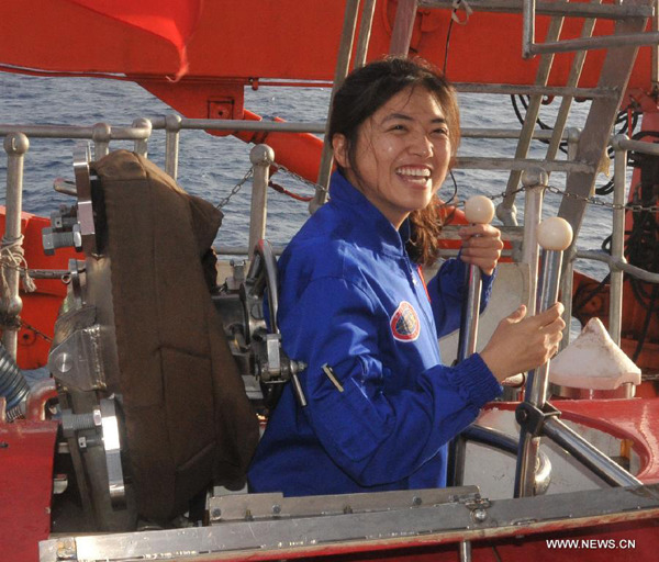 Zhang Yi, China's first female pilot trainee for deep-sea manned sub, smiles before entering Jiaolong, China's deep-sea manned submersible, in the southwest Indian Ocean, Jan 10, 2015. Zhang Yi dived on Saturday as copilot with Jiaolong, China's first such sub. China recruited six pilot trainees for deep-sea manned sub out of 130 candidates in 2013 and two of the six are female. (Xinhua/Zhang Xudong)