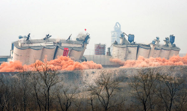 A cement factory is demolished by blasting in Shijiazhuang, Hebei province, in February. Eighteen cement production lines were destroyed in the campaign that was aimed to reduce redundant cement production capacity. ZHAO WEI/CHINA DAILY