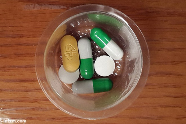 An undated photo shows drugs that Lu Yong has to take everyday. The yellow one is the Gleevec's Indian version.[Photo/infzm.com]