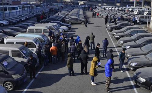 According to the National Government Offices Administration, 3,184 official vehicles have been sidelined, and 300 will be auctioned off before the Spring Festival.