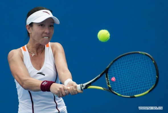 Zheng Jie of China returns the ball during the women's singles first round match against Kai-Chen Chang of Chinese Taipei at the Australian Open tournament in Melbourne, Australia, Jan. 20, 2015. Zheng Jie lost 0-2. (Xinhua/Bai Xue)