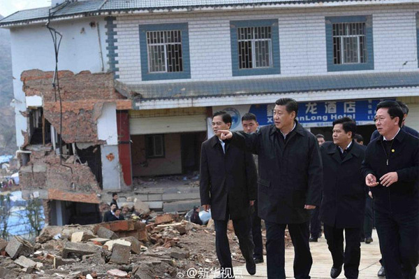 President Xi Jinping inspects the earthquake ruins in Ludian County, southwest China's Yunnan province on January 19, 2015. [Photo/Xinhua]