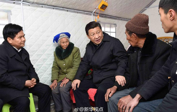 President Xi inquires about the livelihoods of the quake victims in Ludian on Jan 19, 2015. [Photo/Xinhua]