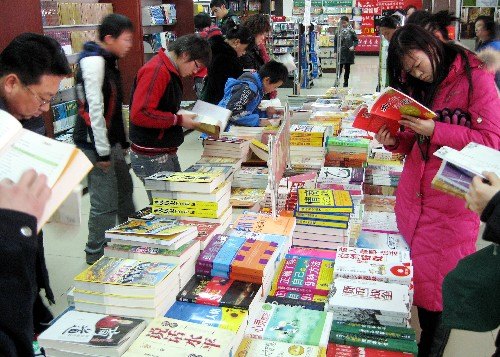 A report shows that readers in Guangdong province bought one sixth of the national total in 2014. [File photo]
