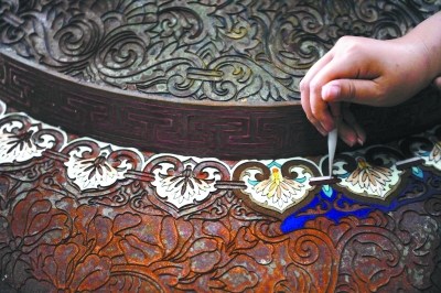 The third processes: coloring. [Photo/the Beijing Evening News]