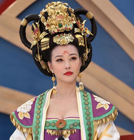 Chau Hoi Mei plays the female lead in the new TV drama, Exceedingly High Road. She stars in the popular TV series, The Empress of China.  