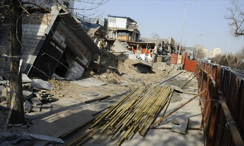 Fences have been set up around the collapsed property of Li Baojun and adjacent houses, located in Beijing. Photo: Li Hao/GT