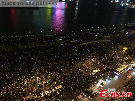 The photo shows a stampede scene in the Bund as people celebrate New Year in Shanghai, Jan 1, 2015. Thirty-five people were killed and 42 injured. [Photo/ Wang Jia] 