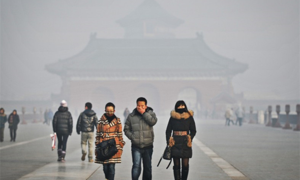 Undated photo shows Beijing is blanketed with thick smog. [Photo/the Beijing Evening News]