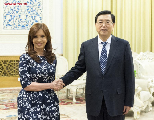 Zhang Dejiang (R), chairman of the Standing Committee of China's National People's Congress (NPC), shakes hands with Argentine President Cristina Fernandez de Kirchner during their meeting at the Great Hall of the People in Beijing, capital of China, Feb. 5, 2015. (Xinhua/Wang Ye) 
