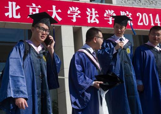 After Zhang Tianyi (left) received his master's degree from Peking University Law School in June, he started his own business, two noodle shops in Beijing's central business district. A handful of other law graduates across the country, facing a challenging employment environment, have also become entrepreneurs. Luo Xiaoguang / Xinhua