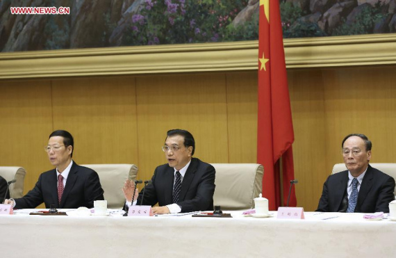 Chinese Premier Li Keqiang (C) speaks during the third meeting on clean governance in Beijing, capital of China, Feb. 9, 2015. (Xinhua/Pang Xinglei)