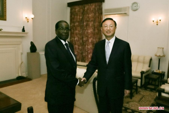 Zimbabwean President Robert Mugabe (L) meets with visiting Chinese State Councilor Yang Jiechi in Harare, capital of Zimbabwe, on Feb. 9, 2015. (Xinhua/Xu Lingui)  
