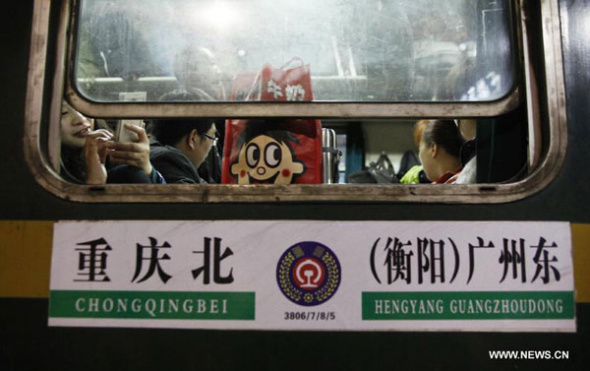 Passengers wait for the departure of train 3805 from Guangzhou, capital of south China's Guangdong Province, to Chongqing, southwest China, Feb. 4, 2015. The 40-day travel frenzy known as chunyun, the hectic period through the Chinese lunar New Year, or the Spring Festival, which falls on Feb. 19 this year, began on Feb. 4 and will last until March 16. Train 3805 is the first chunyun train from Guangzhou. (Xinhua/Wang Shen)