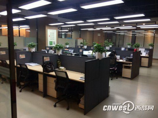 The inside of the office complex built inside a renovated section of the ancient city wall. [Photo/cnwest.com]