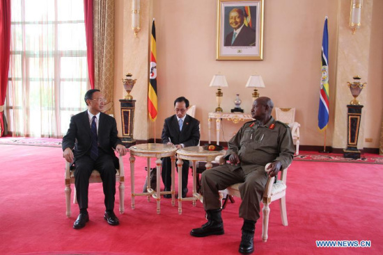 Ugandan President Yoweri Museveni (R) meets with visiting Chinese State Councilor Yang Jiechi in Entebbe, 40 kilometers south of Uganda's capital Kampala, Feb. 10, 2015. (Xinhua/Yuan Qing)