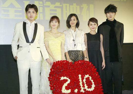 Xu Jinglei (center) at the promotional event for her latest directing work Somewhere Only We Know.[Photo by Jiangdong/China Daily]