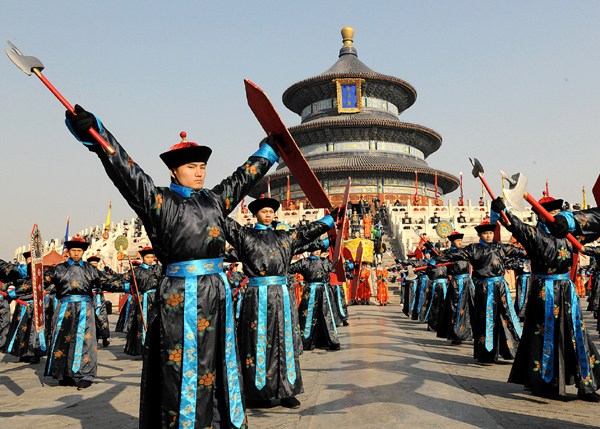 Performers rehearse a heaven worshipping ceremony at Temple of Heaven in Beijing on Friday. The public can watch the dance and music performance from Feb 19 to 23 at the park. HE JUNCHANG/XINHUA